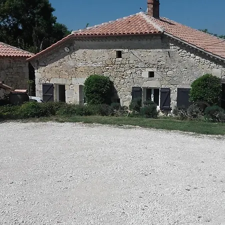 à La Campagne Hébergement de vacances Bourg-de-Visa